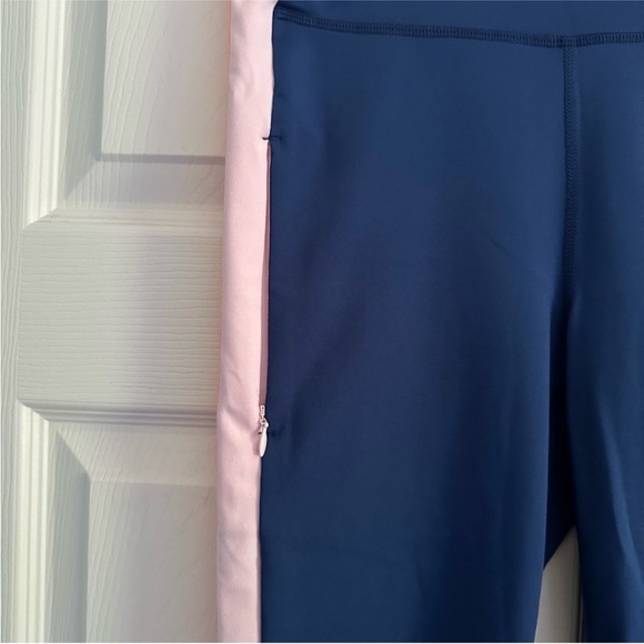 Size L Lilly Pulitzer Luxletic 24" Weekender High-Rise Legging Oyster Bay Navy - Picture 6 of 8